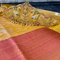A close-up of the magnificent peacock Vaddanam. The detailing is so fine, it looks like a real gold piece. This is one of the treasures of my rental collection.