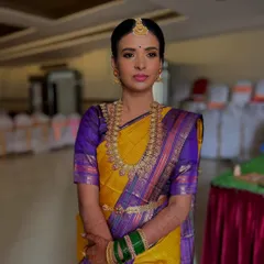 I absolutely adore creating traditional South Indian bridal looks. For this beautiful bride, we chose a classic look with bold eyes, a vibrant lip color to match her stunning Kanjivaram saree, and a flawless base that lasted through the entire ceremony.