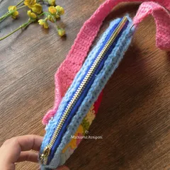 The side view of our kids' rainbow bag, showing the sturdy zipper and quality craftsmanship.