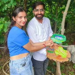 Creativity in the forest! KPMG volunteers with their painted leaves. These activities serve as great icebreakers and team-building exercises during our corporate drives.