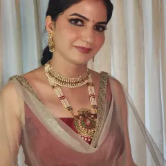 A portrait of Bhawna, showcasing her complete Mehendi look with heavy traditional jewellery.