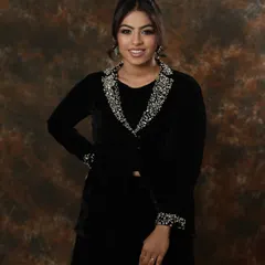 This look from my July masterclass demonstrates a sophisticated and modern style. The makeup is paired with an elegant black jacket with embellished lapels, showing how to create a complete, high fashion look.