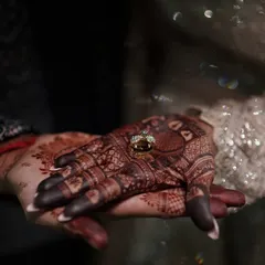 A close-up of the engagement ring against the dark henna stain. This is the color that every bride dreams of, and I work hard to deliver it.
