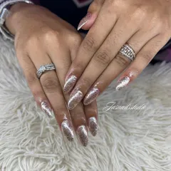 You can never have too much glitter! This is a full set of stunning, sparkling silver glitter nails that are perfect for any party.