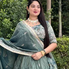 The 'Apsara' necklace set, one of my most loved creations, styled beautifully. This Hyderabadi Jadau choker with its multi-strand pearls offers a look of pure elegance and is incredibly versatile.