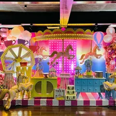 For this grand carnival themed party, I went all out with a custom carousel, vibrant lighting, and life sized horse props. This is an example of a large scale, fully immersive theme that I can build from the ground up.