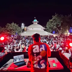 The crowd at Wonderla as night falls. The energy just keeps building as I transition the music from day to night.