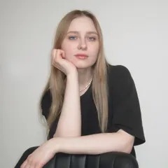 I'm so happy to introduce you to our new brow artist, Dasha. She is a kind, open person with a wonderful talent for our studio's signature natural brow style.