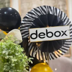 We incorporate your brand identity directly into the gift. Here, the company's logo is featured on a custom decorative fan, making the hamper a true representation of the brand it celebrates.