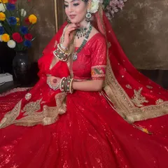 Another angle of the beautiful Muslim bridal look, showing how the jewellery pieces come together. You can rent the entire set or choose individual pieces to match your outfit.