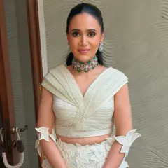 An elegant, understated glam look for a client who loves a "no-makeup" makeup look. The focus is on clean, fresh skin and minimal product for a truly natural finish.