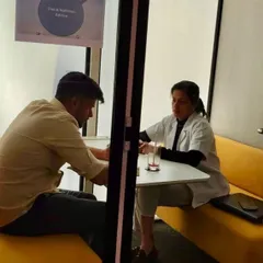 Here I am engaged in a deep conversation with an employee during a personalized diet consultation. These private sessions are crucial for addressing individual health challenges like weight management, gut issues, and eating right despite long commutes.