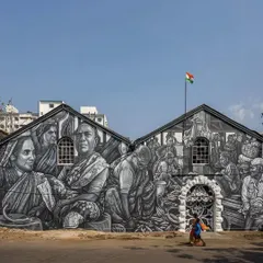 Created by Mexican artist Paola Delfin at Sassoon Dock, this stunning black and white mural honors the Koli women of Mumbai. It's a powerful example of how international artists can engage with and celebrate local communities.