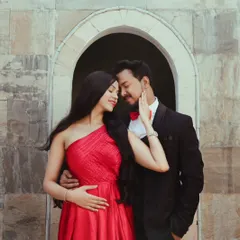 This intimate portrait highlights the soft, romantic makeup that was part of the styling package for this pre-wedding shoot.