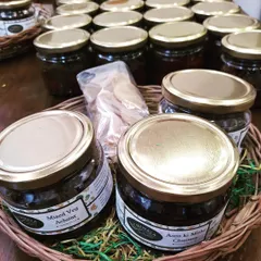 Preparing a large order of Diwali gift hampers. Each basket is carefully assembled with jars of my homemade pickles like Mixed Veg Achaar and Aam ki Mithi Chutney, ready to bring joy to your festivities.