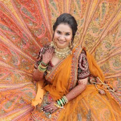 A true queen in her magnificent orange and maroon lehenga. For this bridal look, we went for a classic radiant face with defined eyes to complement the grandeur of her outfit.