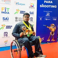 Our shooter Sagar Katale proudly poses with his Gold Medal from the R3 Mixed 10m Air Rifle Prone SH1 event at the Khelo India Para Games.