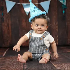 The birthday prince! A cute hat and a simple backdrop are perfect for capturing some classic portraits before the cake smash begins.