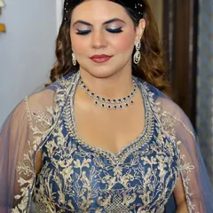 A close-up of the reception makeup. I created a dramatic blue smokey eye to match her gown, paired with a defined contour and a neutral-toned lip to balance the look.