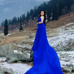 Take your pre-wedding shoot to the next level, even in the snow. This royal blue long-tail gown provides a stunning pop of color against a winter landscape. Optional sleeves are available for warmth and style.