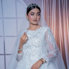 An elegant Christian bridal look. I created a soft glam makeup style with a subtle winged liner and a nude-pink lip, paired with a clean updo and a delicate pearl headband to sit beautifully under the veil.