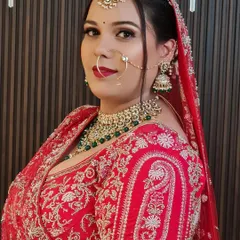 A beautiful red bride of Benzene. This shot gives you a glimpse of our studio's modern and chic interiors.