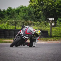 Getting low on the Aprilia RS457. We help you build the confidence to lean the bike over and trust your tires, a fundamental skill for any track rider.