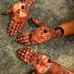 A special design for Karwa Chauth, showing a wife looking at her husband through a sieve. I can create custom figures for any festival.