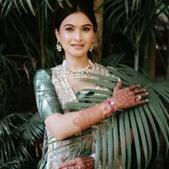 For daytime events like a Mehendi, I love creating a fresh and minimal look. Here, I focused on achieving my signature dewy skin, complemented by a simple hairstyle and subtle makeup that feels light and comfortable in any destination's climate.