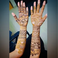 This bridal design includes a procession of elephants on the wrist, a symbol of good luck, strength, and prosperity.