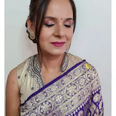 A simple and subtle makeover for a family event. You'll learn how to create a soft, diffused eye look and a natural base that looks polished and elegant.