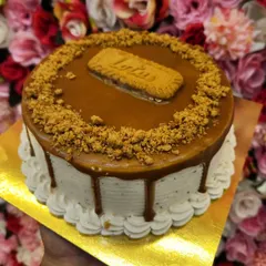 Another look at my popular Lotus Biscoff cake. This one is topped with a smooth layer of Biscoff spread and a sprinkle of biscuit crumbs, making it a simple yet incredibly satisfying dessert.