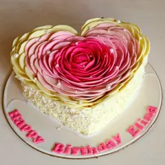 This heart-shaped cake with delicate pink and white buttercream petals is a beautiful way to celebrate Mom. The pearl details add an extra touch of elegance.