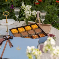 Perfect for hosting or as a grand gesture, this box of twelve handcrafted dessert cups is designed to impress. This assortment includes Mango & Cream Cheese, Classic Tiramisu, and Chocolate & Caramel Trifles.