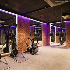 Release stress and build strength in my dedicated boxing zone. It's equipped with punching bags and is part of my varied fitness offering, allowing you to add high-intensity interval training to your routine.