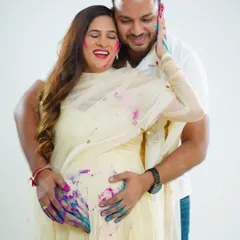 A maternity shoot should be fun! Our playful Holi-themed session is filled with laughter and vibrant colors, capturing the pure joy of this special time in a unique and memorable way.