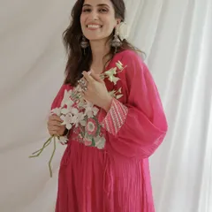 For this look, I just added simple waves and a fresh flower accessory to create a soft, romantic vibe for the photoshoot.