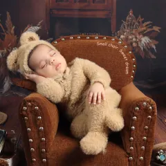 A glimpse into our creative setups. This cozy teddy bear theme shows how we use soft textures, charming props, and warm lighting to create an adorable and memorable scene for your little one.