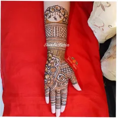 This full-arm design is perfect for a close family member, like the sister of the bride. It features intricate bands of meenakari-style peacocks, florals, and geometric patterns, creating a rich and detailed look.