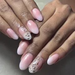 This is a stunning bridal set combining a soft pink and white ombre base with intricate, hand-sculpted silver gem accents. It's a sophisticated and elegant choice for any bride-to-be looking for a unique design.
