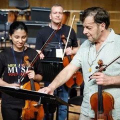 Renowned violinist Pinchas Zukerman provides direct feedback to one of our senior students during a rehearsal with the Belgrade Philharmonic Orchestra. This hands-on mentorship is a cornerstone of our advanced training program.