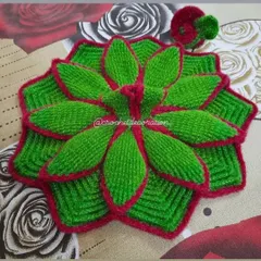 A beautiful leaf-inspired crochet dress for Laddu Gopal. This design uses green wool with a contrasting red trim to create a layered, petal-like effect, and comes with a matching two-tone cap.