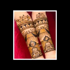 A closer look at the quirky arm designs, showing the detailed popcorn box, pizza slice, and other fun elements that tell this couple's story.