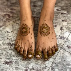 A minimalist leg design with a lotus mandala on each foot. The simple dots add a touch of grace to the overall look.