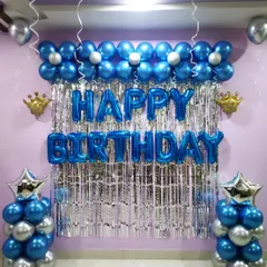 A simple yet elegant birthday backdrop in blue and silver. The decoration features balloon pillars and a flower-shaped balloon garland.