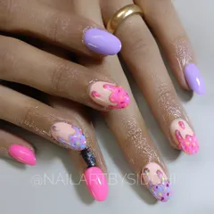 A fun and playful "ice cream drip" nail art design. This set combines bright pastel colors, glitter, and a 3D drip effect for a unique look.