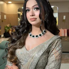 A closer look at this engagement makeup. I focused on creating a smooth, radiant complexion and defined eyes with a neutral lip, letting her natural beauty shine through.