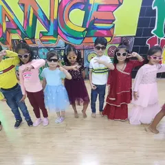 Our little rockstars are always ready for the spotlight. In our kids' batches, we focus on building confidence and having fun with styles like Bollywood and hip hop, using cool props and even cooler moves.