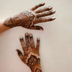 A beautiful shot of two complementary designs for my happy clients from Dubai. It's always fun creating coordinating looks for friends.
