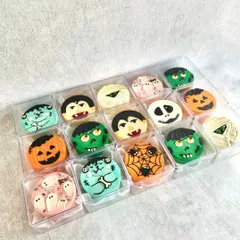 Our Halloween bento cake collection is always a spooky treat! This set includes Frankenstein's monster, a vampire, a mummy, a jack-o'-lantern, and other fun, scary designs.